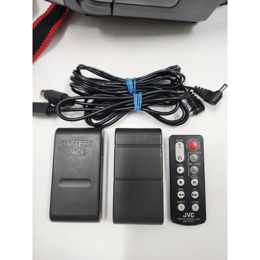 JVC GR-SXM915U Super VHS-C Camcorder Bundle 320x Zoom 3in LCD Remote Case Tapes